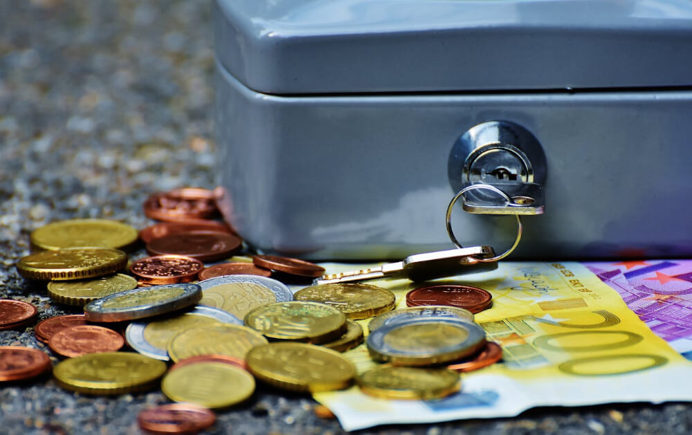 Dinero seguro.